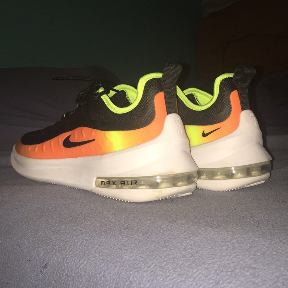 Nike Air Max Axis shoes